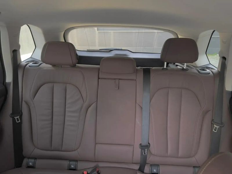 BMW X5 • 2020 • 98,000 km 12