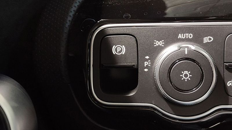 Mercedes-Benz 200 D • 2023 • 15,554 km 12