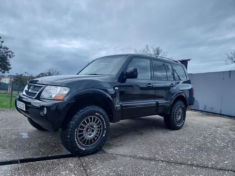 Mitsubishi Pajero • 2005 • 220,000 km 1