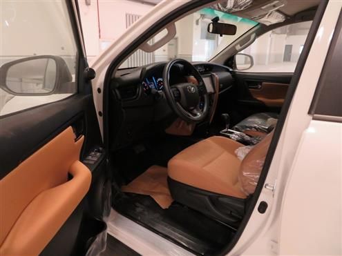 Toyota Fortuner • 2019 • 45 km 3