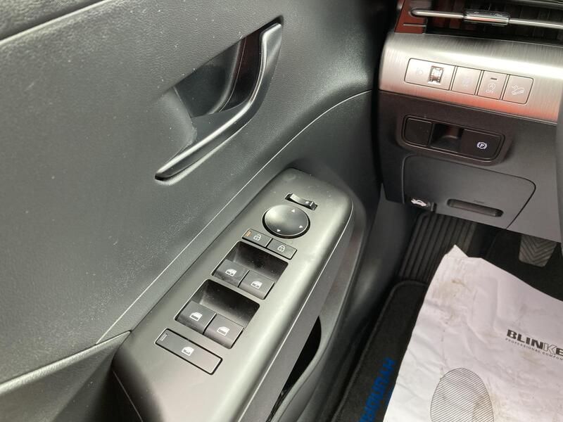 Hyundai Kona • 2024 • 6,383 km 13