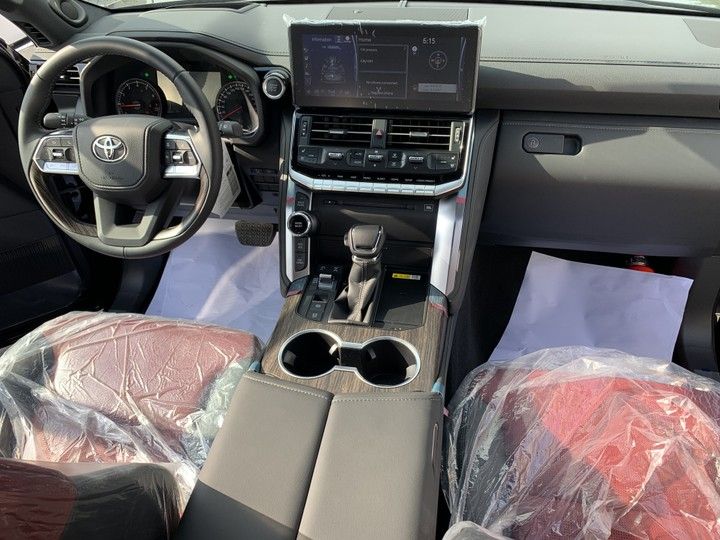 Toyota Land Cruiser • 2022 • 3 km 3