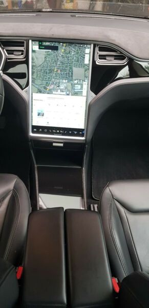 Tesla Model S • 2015 • 168,000 km 2