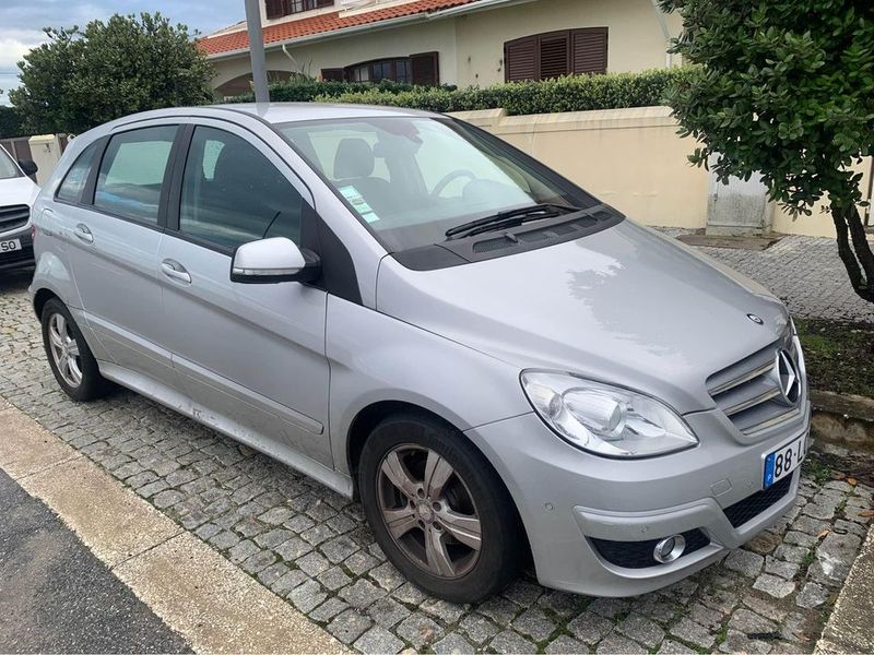 Mercedes-Benz Class B • 2011 • 102,000 km 1