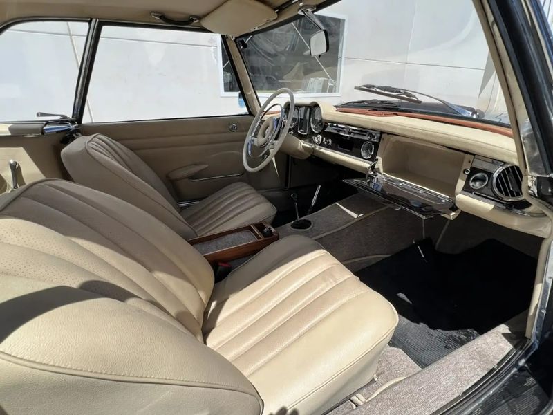 Mercedes-Benz SL • 1963 • 90,000 km 15