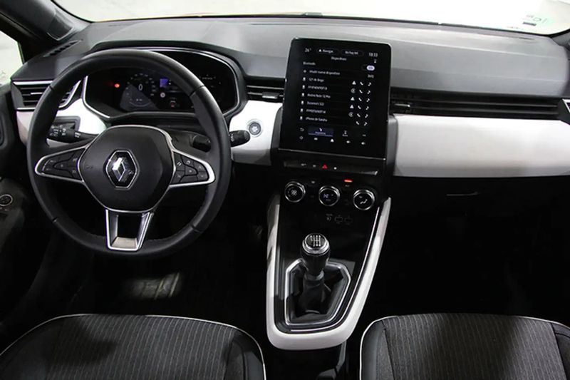 Renault Clio • 2023 • 6,109 km 10