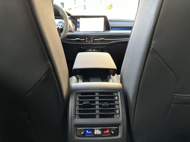 Volkswagen Golf • 2024 • 8,900 km 15