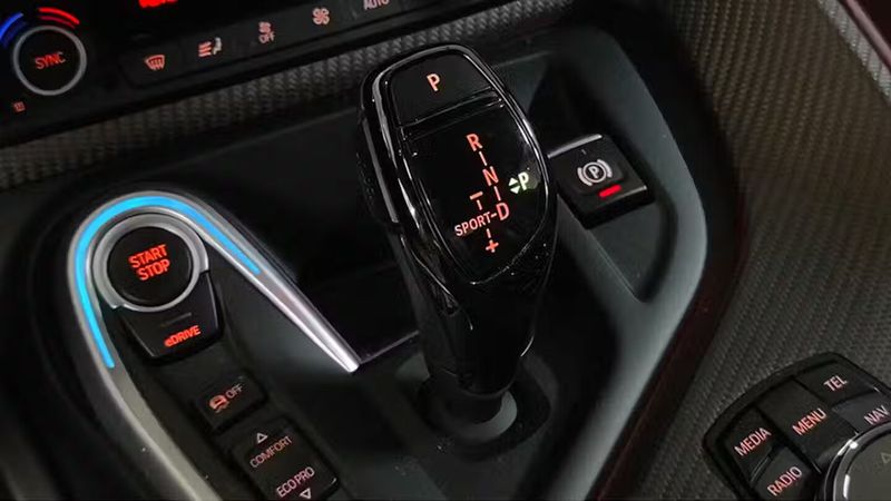 BMW i8 • 2016 • 69,497 km 10