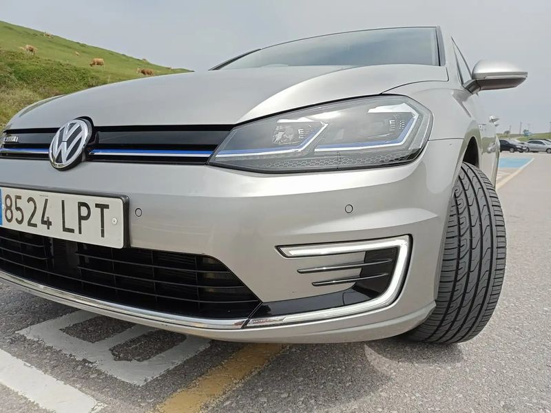 Volkswagen e-Golf • 2021 • 19,020 km 2