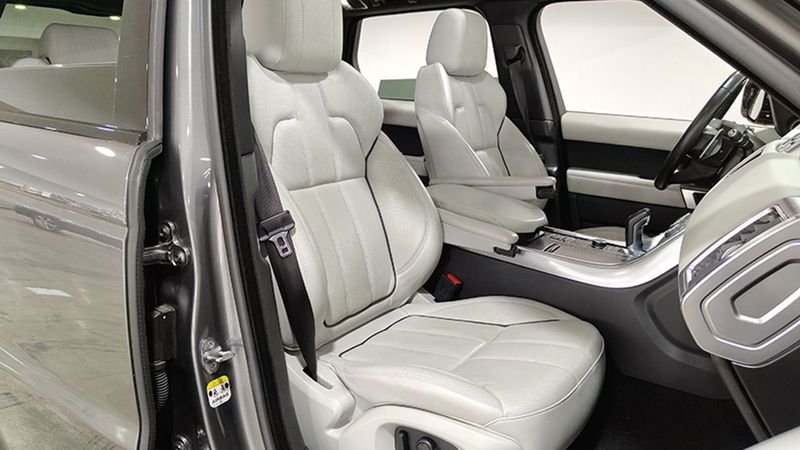 Land Rover Range Rover Sport • 2016 • 102,000 km 25