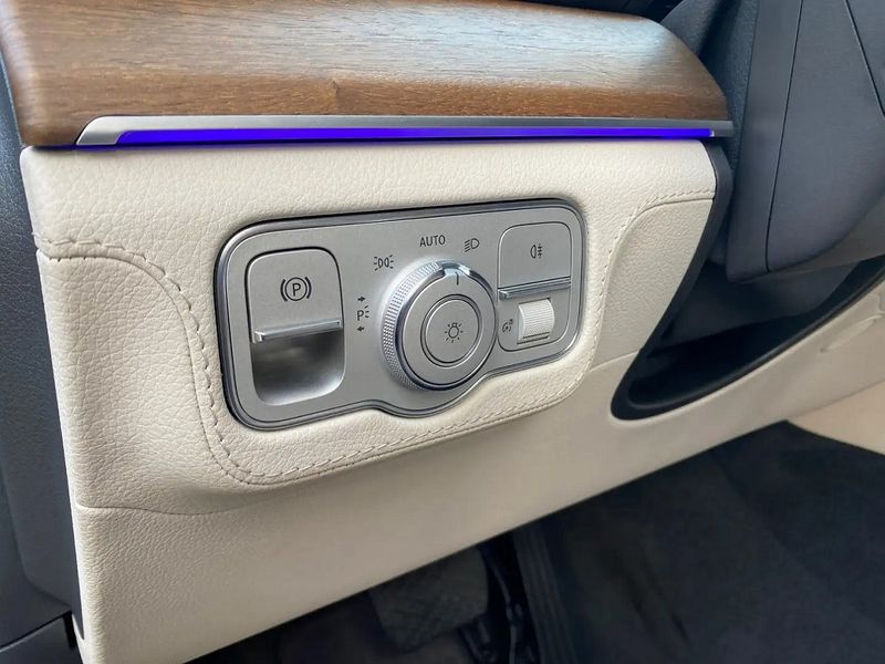 Mercedes-Benz GLE-Class • 2020 • 85,000 km 12