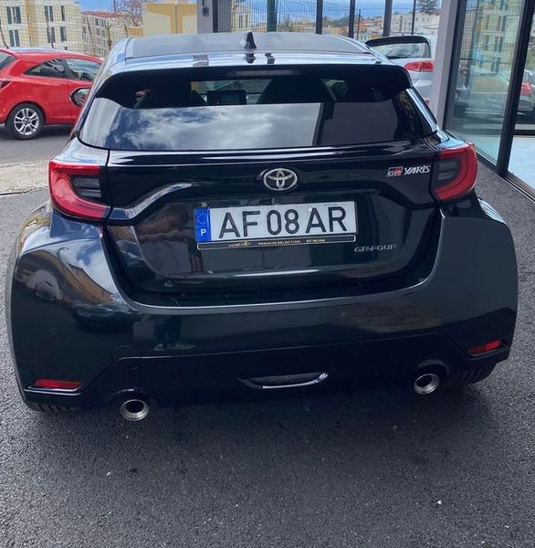 Toyota Yaris • 2009 • 90,000 km 4