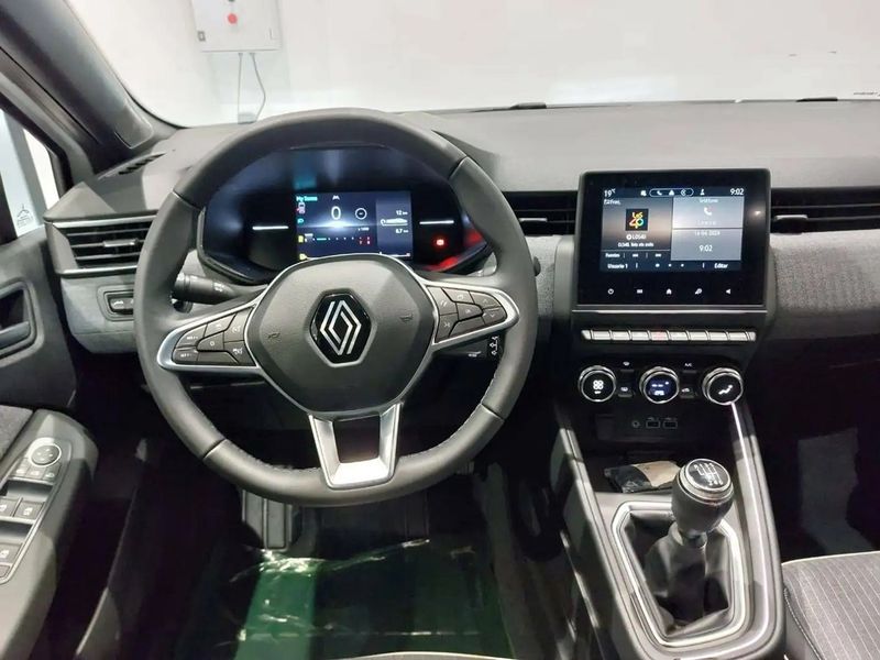 Renault Clio • 2024 • 11,000 km 8