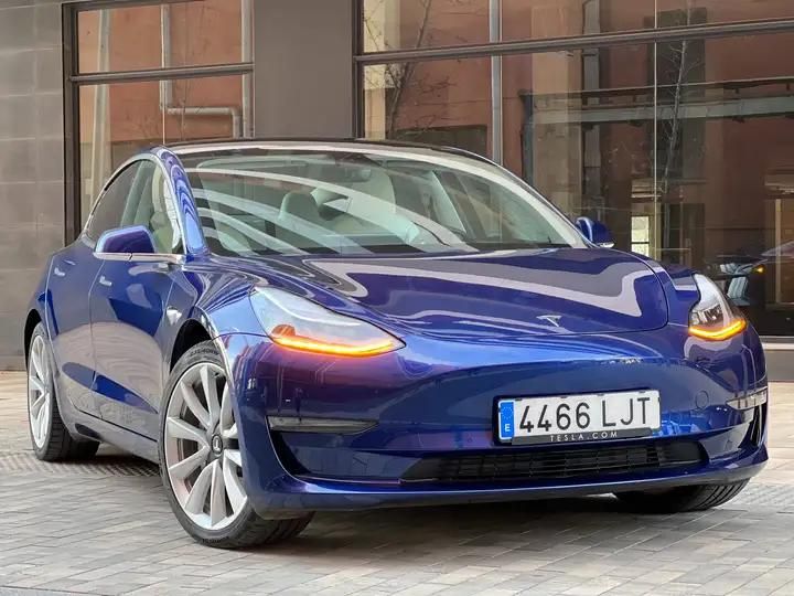 Tesla Model 3 • 2020 • 10,096 km 3