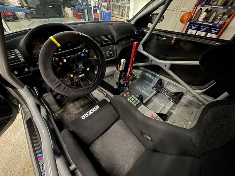 BMW M3 • 2004 • 1 km 6