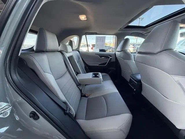 Toyota RAV4 • 2023 • 13,000 km 3