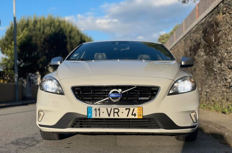 Volvo V40 • 2013 • 199,999 km 1