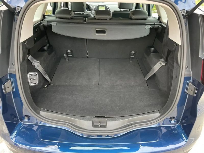Renault Grand Espace • 2020 • 141,000 km 11