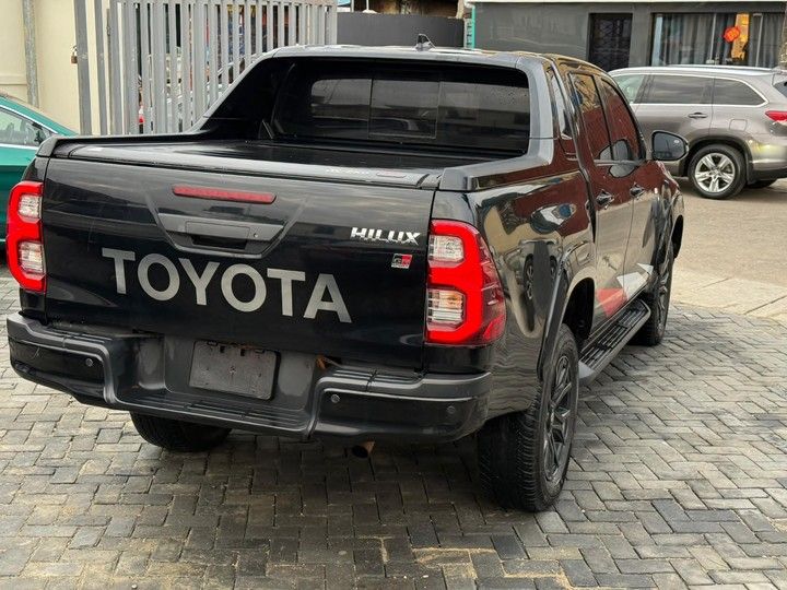Toyota Hilux • 2024 • 30,000 km 2
