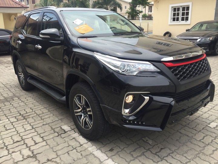 Toyota Fortuner • 2019 • 34 km 4