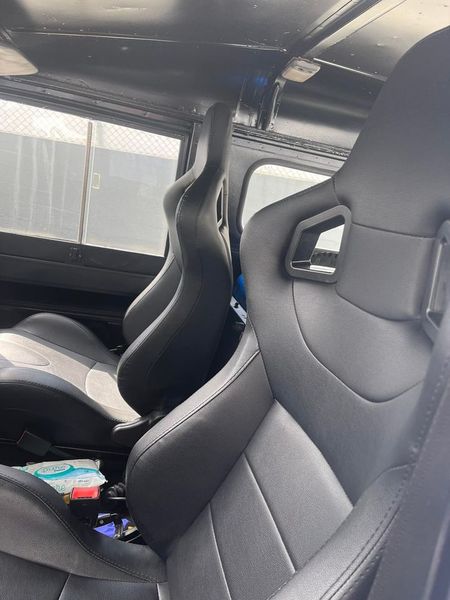 Land Rover Defender • 1998 • 5,900 km 5