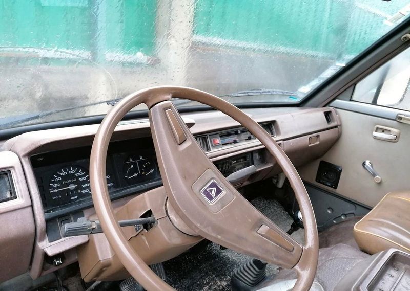 Nissan Vanette • 1987 • 200,000 km 5