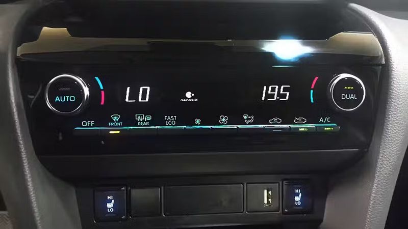 Toyota Yaris • 2023 • 13,473 km 9