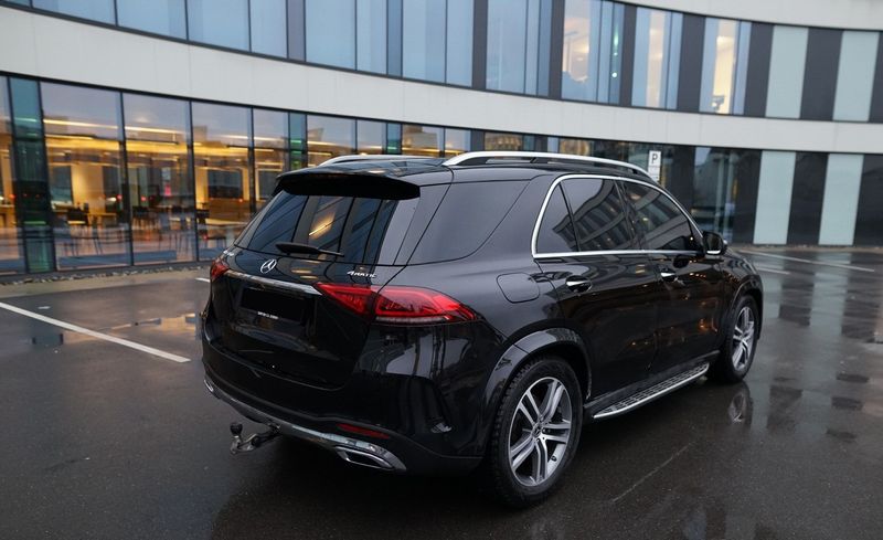 Mercedes-Benz GLE-Class • 2019 • 81,000 km 9