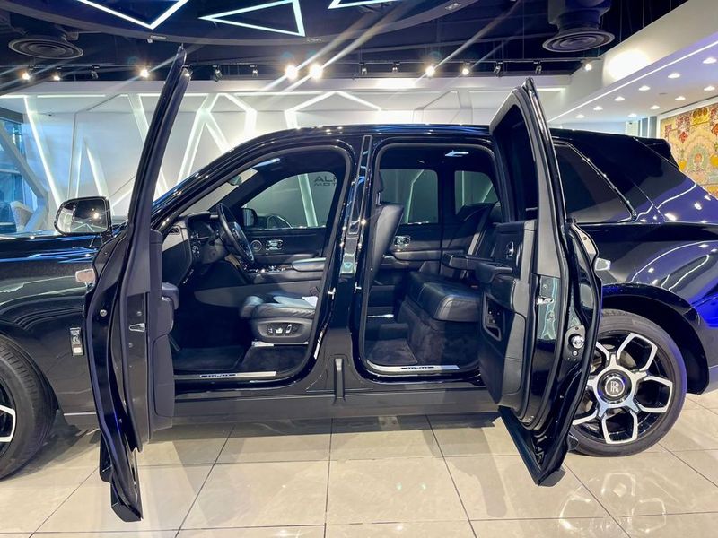 Rolls-Royce Cullinan • 2021 • 48,600 km 7