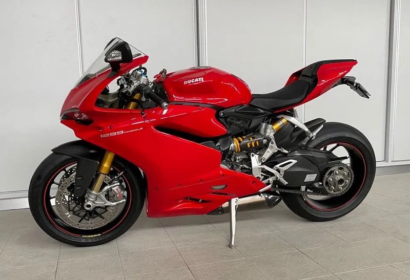 Ducati panigale • 2016 • 2,888 km 1