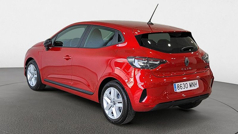 Renault Clio • 2024 • 1,933 km 4