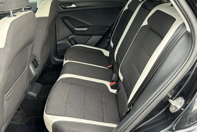 Volkswagen T-Cross • 2018 • 102,400 km 9