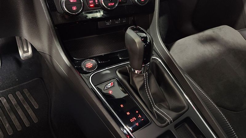 Seat Leon • 2019 • 62,341 km 10