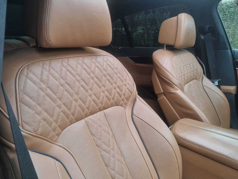 BMW 7 Series • 2020 • 112,000 km 4