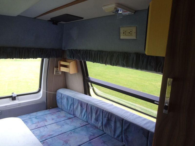 Dodge Sprinter Cargo • 1996 • 150,000 km 5