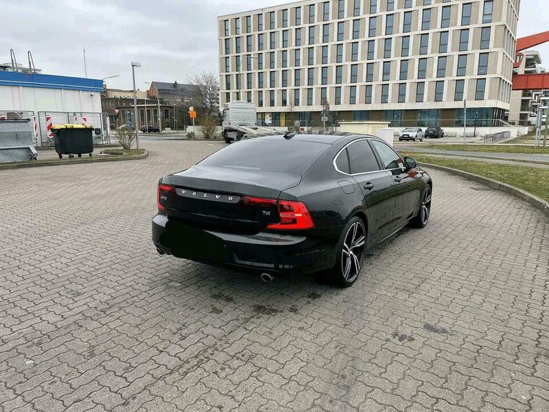 Volvo S90 • 2019 • 89,000 km 2