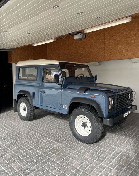 Land Rover Range Rover • 1991 • 300,000 km 1