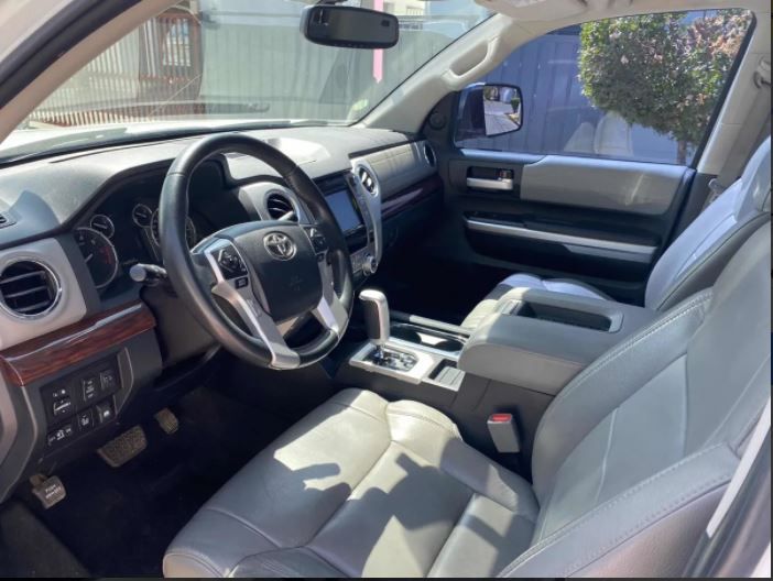 Toyota Tundra • 2016 • 93,000 km 4