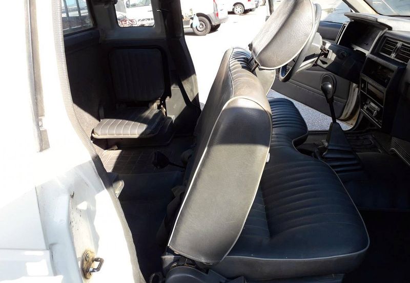 Nissan Pickup • 1993 • 200,000 km 8