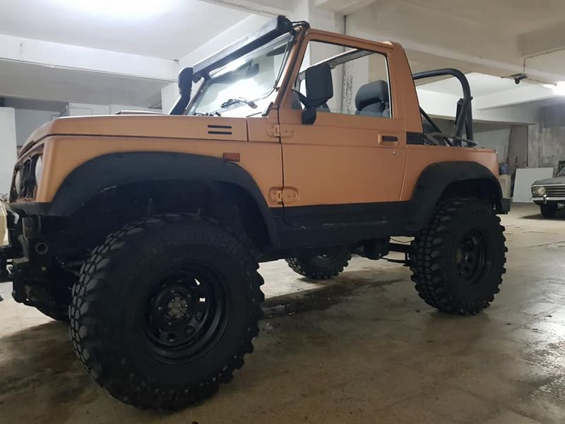 Suzuki Samurai • 2015 • 89,000 km 2