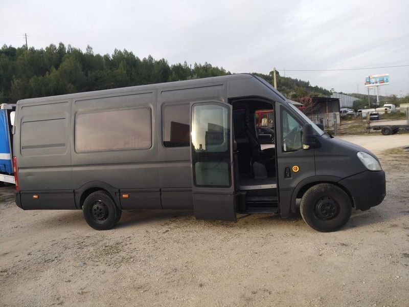 Mercedes-Benz 210 Van • 2010 • 90,000 km 2
