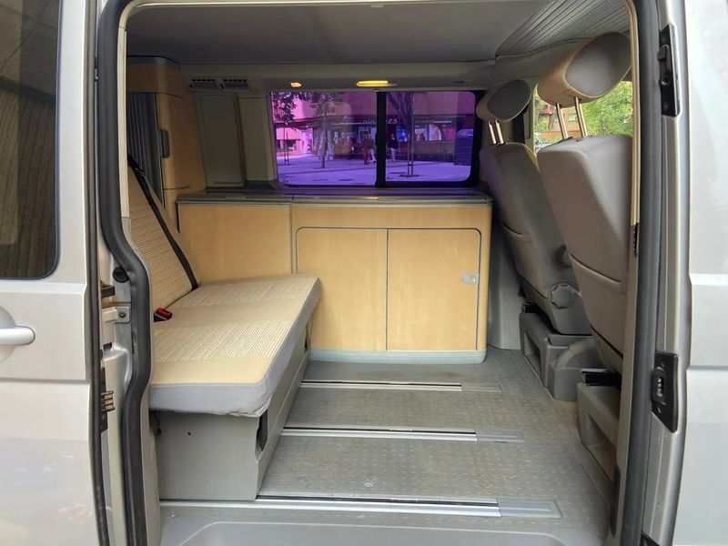 Volkswagen T5 • 2006 • 220,000 km 6