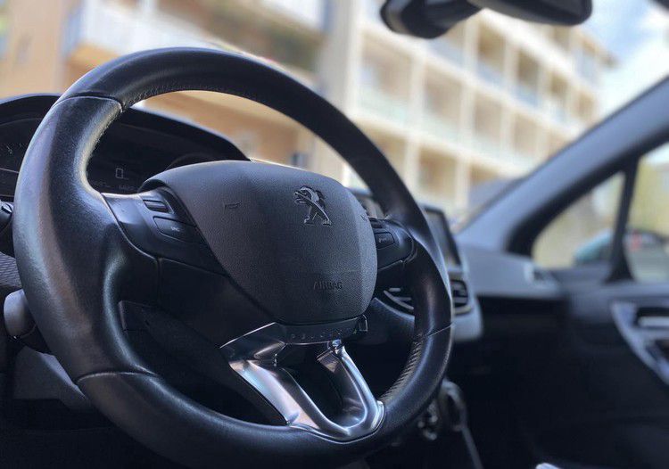 Peugeot 2008 • 2018 • 180,000 km 3