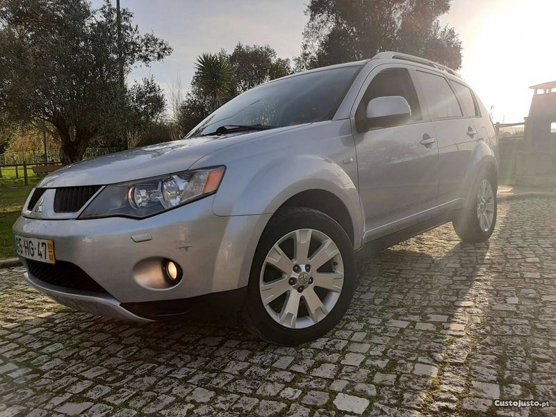 Mitsubishi Outlander • 2009 • 180,000 km 1