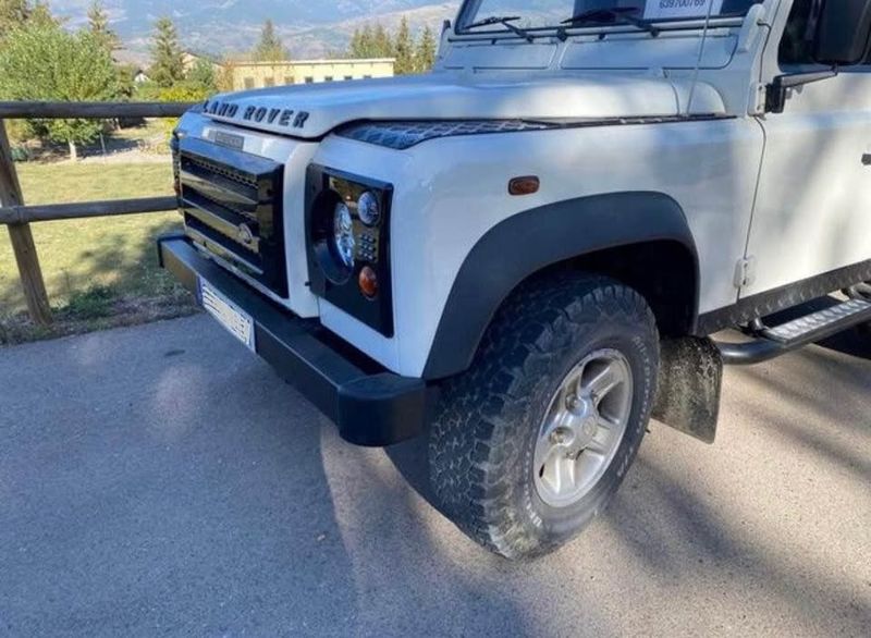 Land Rover Defender • 2005 • 79,000 km 2