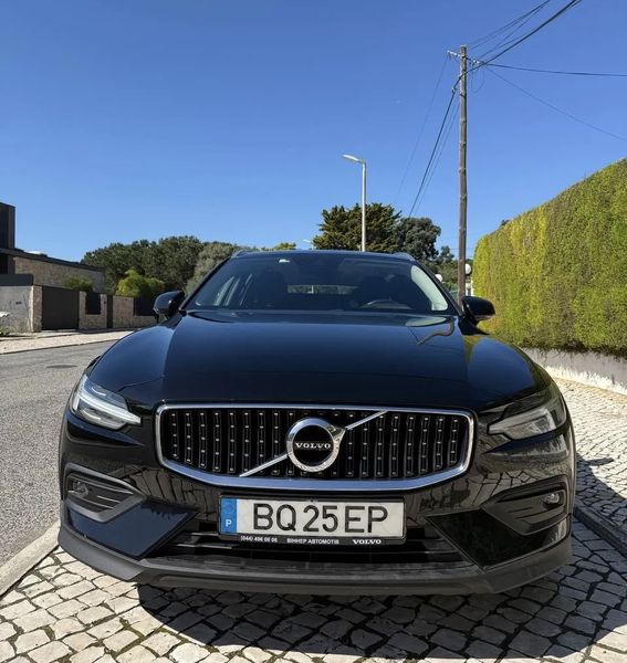 Volvo V60 • 2020 • 61,500 km 1
