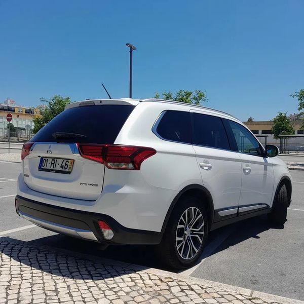 Mitsubishi Outlander • 2016 • 80,000 km 3