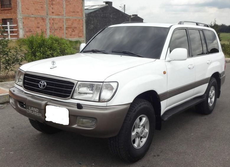 Toyota Sequoia • 2001 • 180,000 km 1