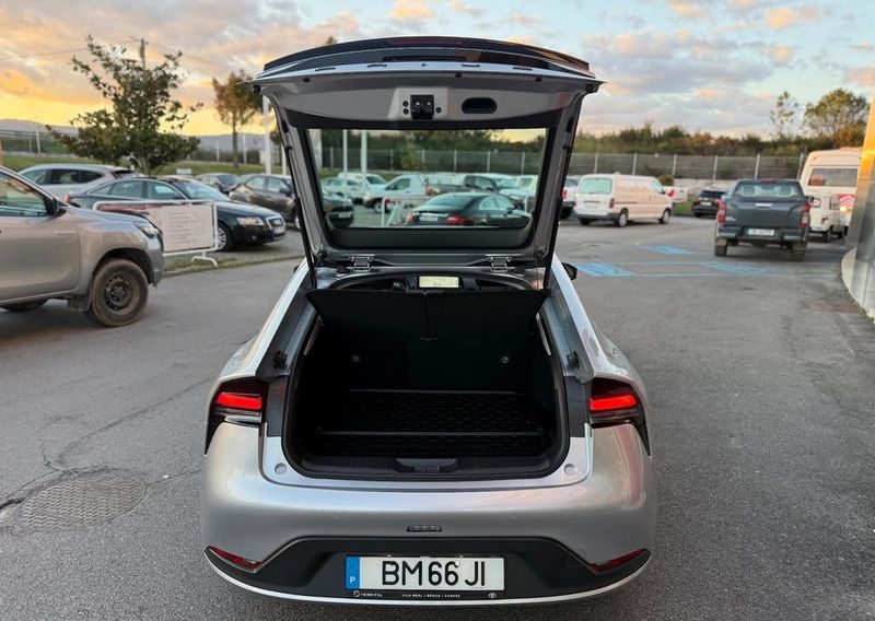 Toyota Prius • 2024 • 55,000 km 3