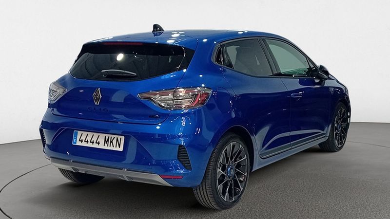 Renault Clio • 2023 • 10,831 km 3